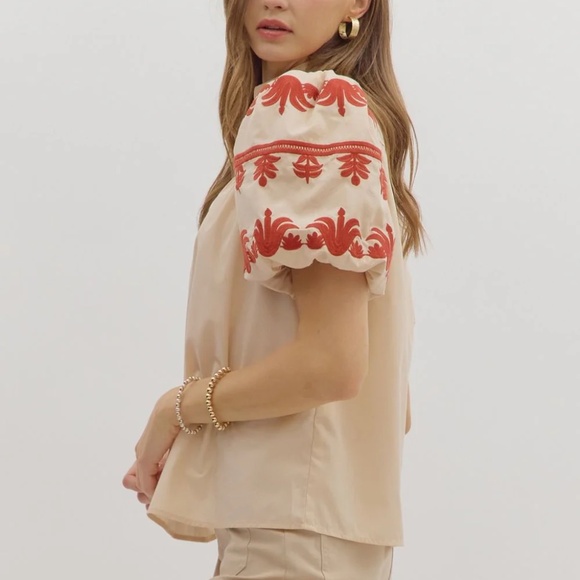 NWT Embroidered Puff Sleeve Top - Picture 3 of 4